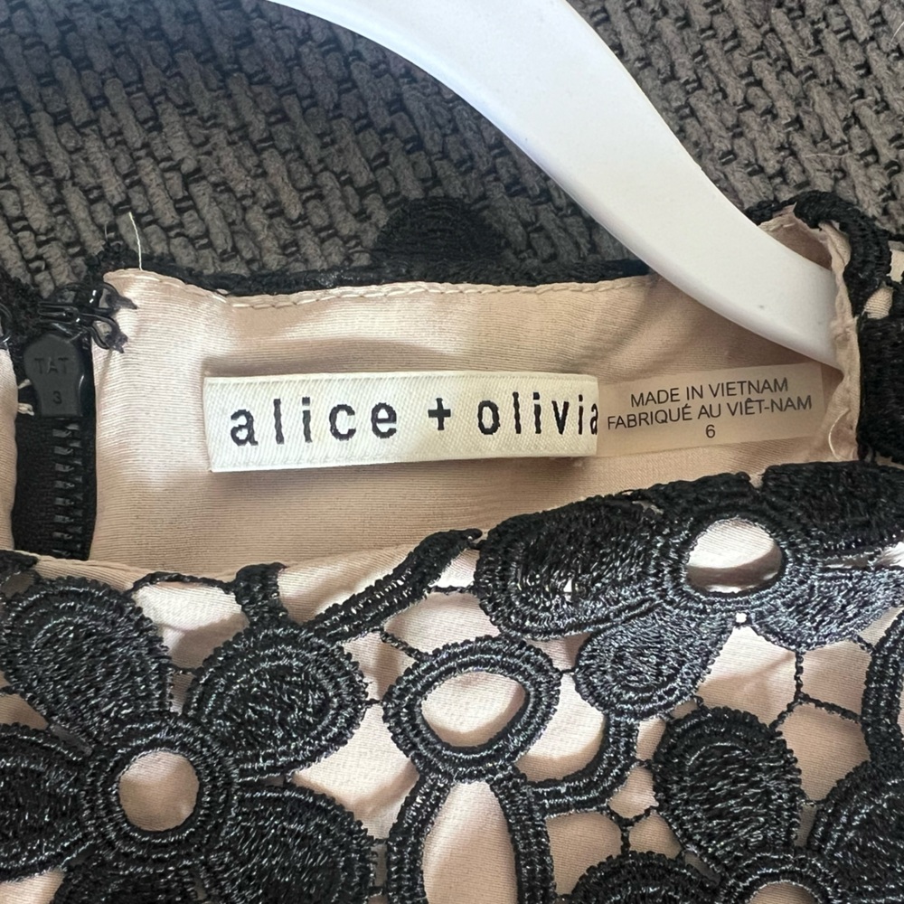 Alice + Olivia Clyde Lace Shift Dress Sz 6. *Like New* - Picture 6 of 6